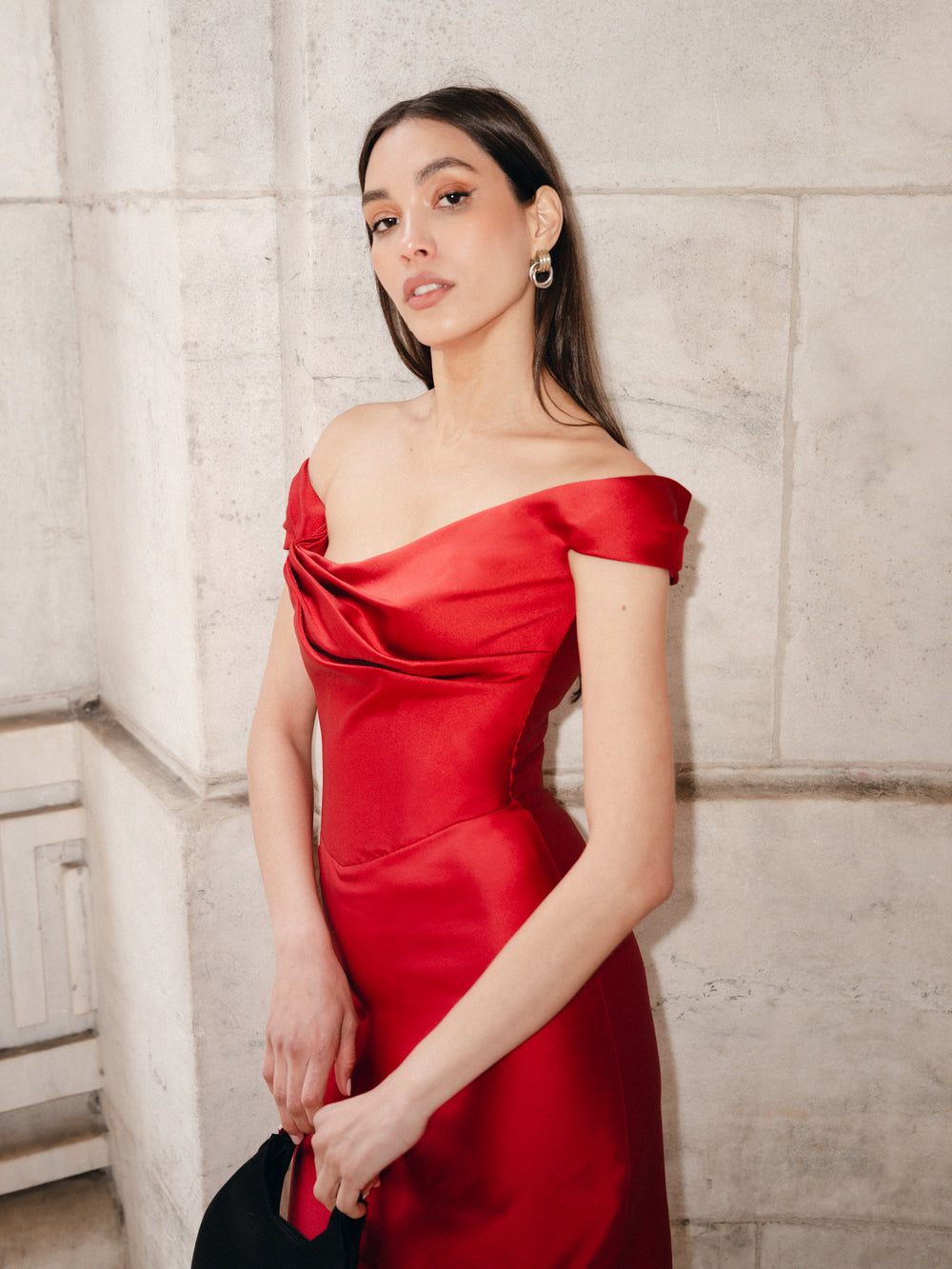 Monique Lhuillier Fall 2025 Siren Mikado off-the-shoulder draped bodice column gown - lookbook.