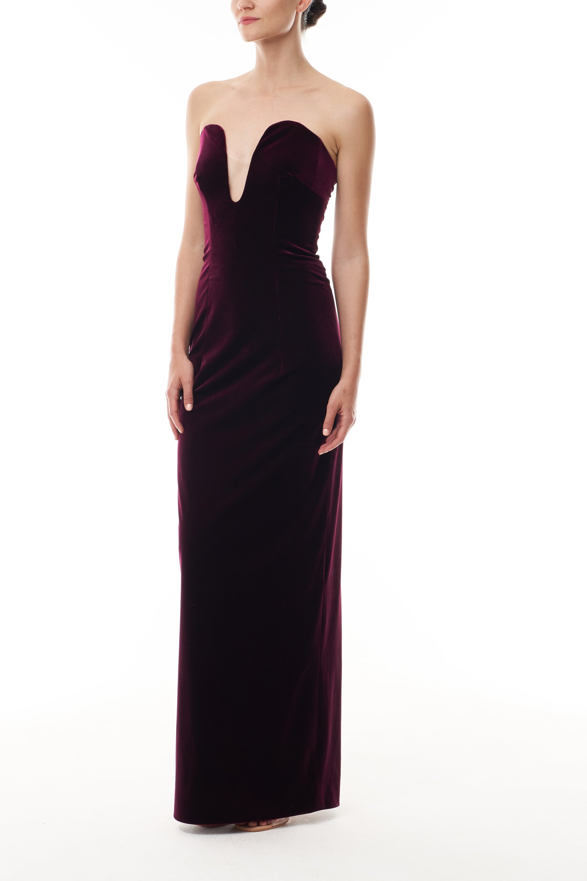Monique Lhuillier Fall 2025 Merlot stretch velvet Strapless column gown with plunging neckline - side.