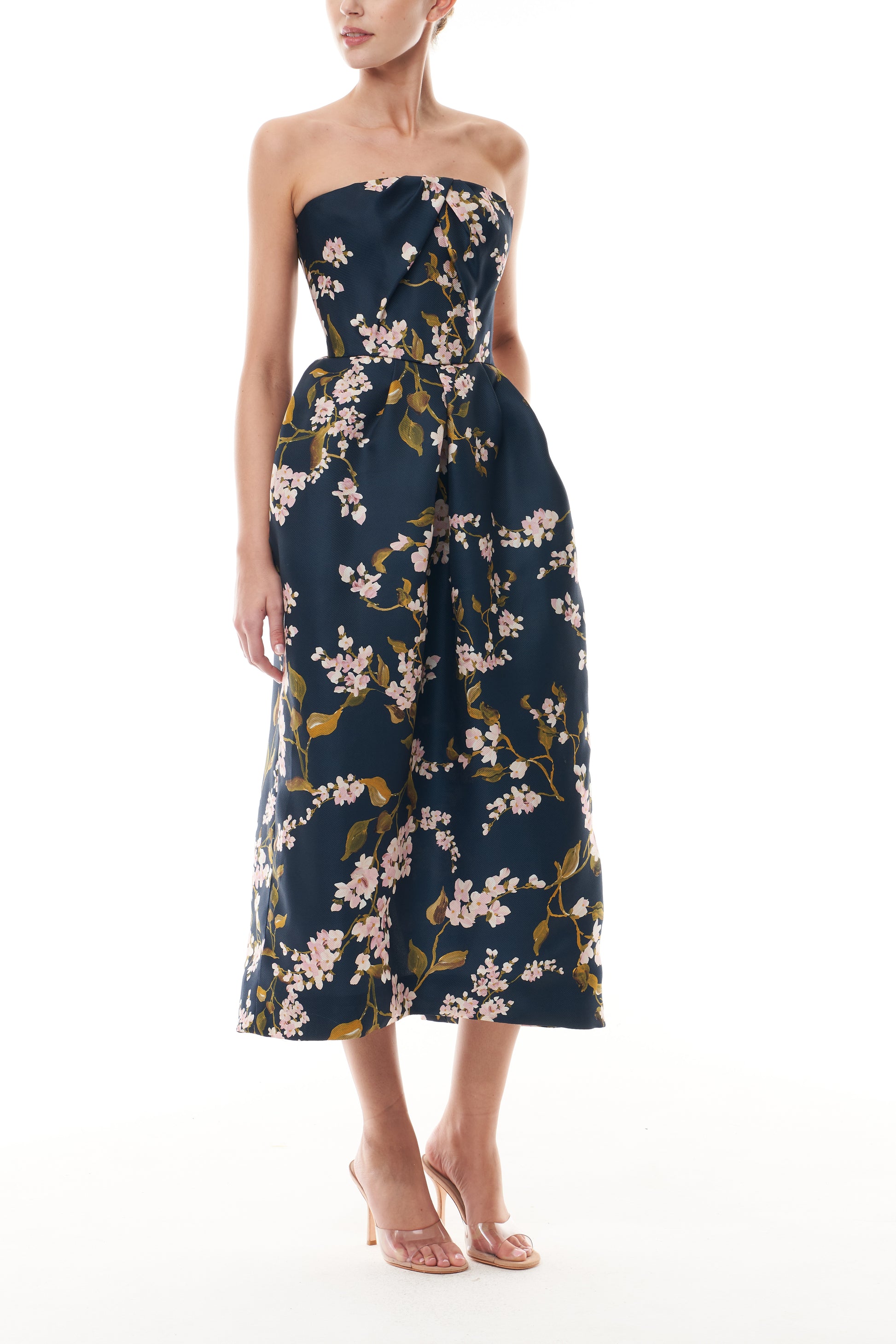 Monique Lhuillier Fall 2025 Ocean/Multi Wisteria Printed Gazar Strapless draped
bodice pleated cocktail dress - front.