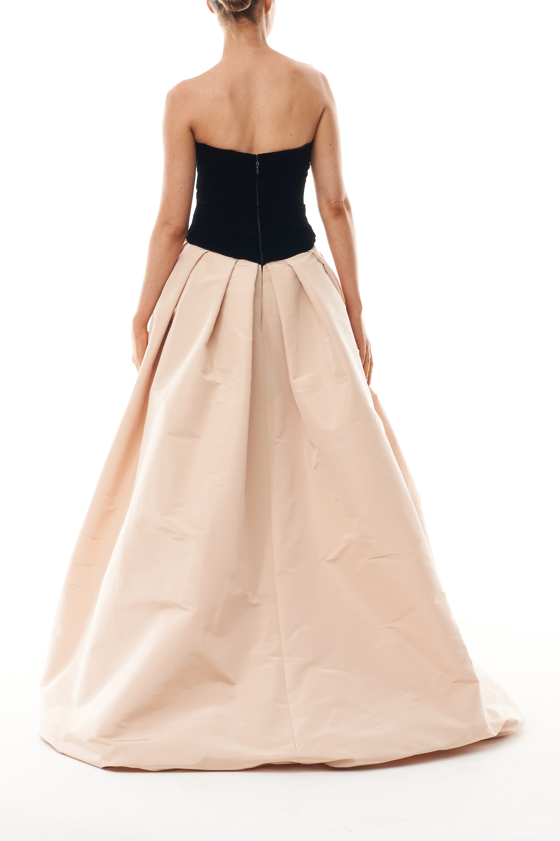 Monique Lhuillier Fall 2025 Noir/Cameo velvet and faille draped bodice ballgown -  back.