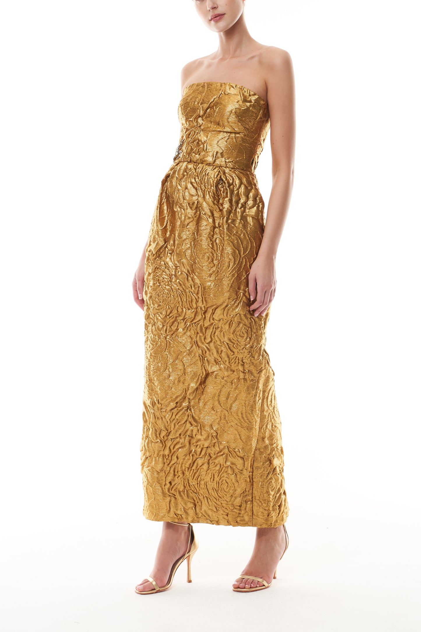 Monique Lhuillier Fall 2025 gold Lame Rose Jacquard strapless cocktail dress - side.