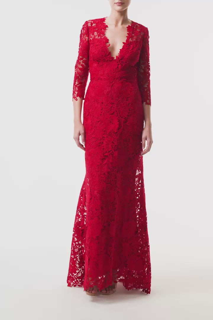 Monique Lhuillier Fall 2025 Siren floral toile lace Deep V neck gown with
¾ sleeve - video.