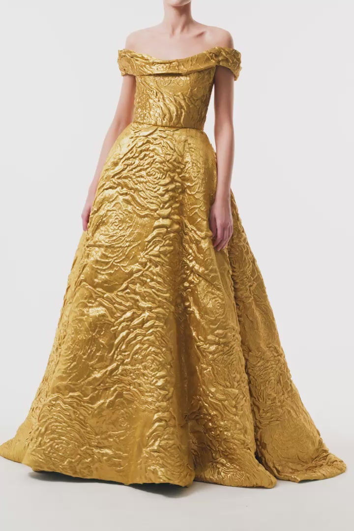 Monique Lhuillier Fall 2025  Gold Lame Rose Jacquard off-the-shoulder ball gown  - video.