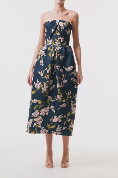 Monique Lhuillier Fall 2025 Ocean/Multi Wisteria Printed Gazar Strapless draped
bodice pleated cocktail dress - video.