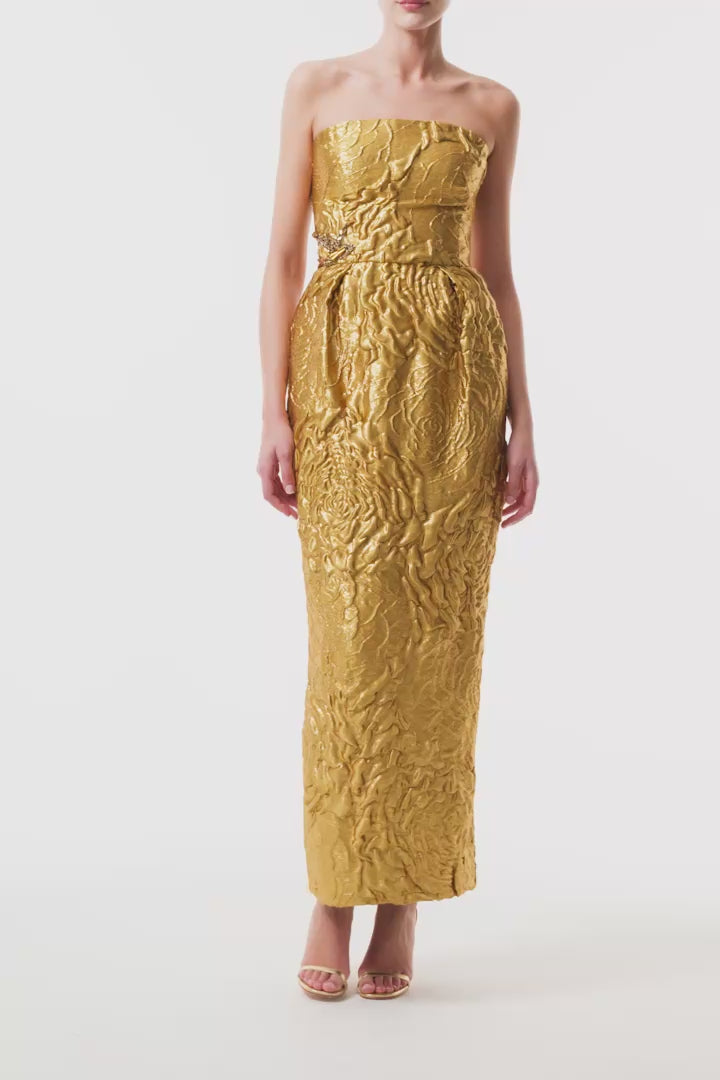 Monique Lhuillier Fall 2025 gold Lame Rose Jacquard strapless cocktail dress - video.