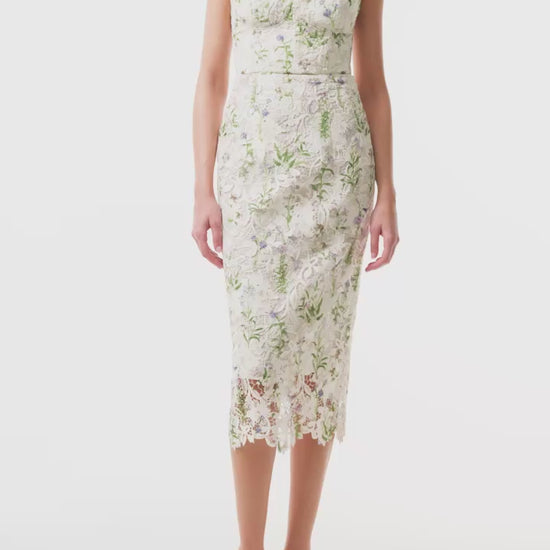 Monique Lhuillier Fall 2025 Corseted Floral Lace Dress in Pressed Floral Printed lace - video.