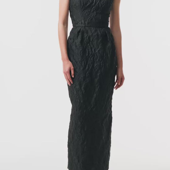 Monique Lhuillier Fall 2025 tea-length v-neck dress with cap sleeve in noir floral jacquard - video.