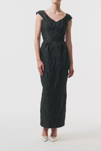 Monique Lhuillier Fall 2025 tea-length v-neck dress with cap sleeve in noir floral jacquard - video.