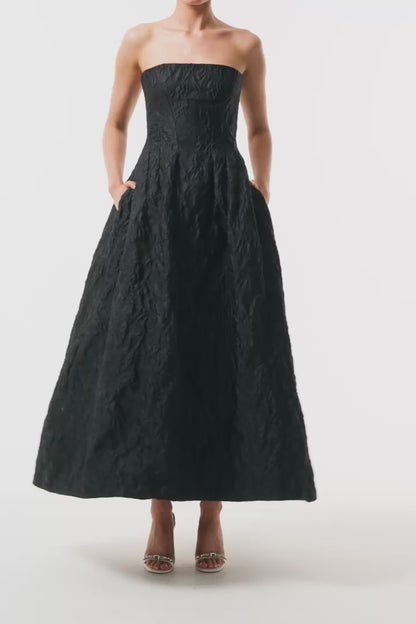 Monique Lhuillier Fall 2025 strapless midi-length dress with pockets in noir floral jacquard - video.