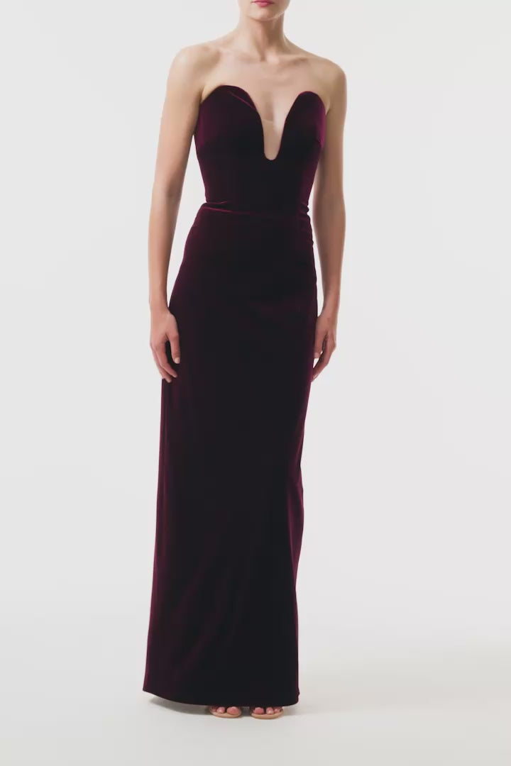 Monique Lhuillier Fall 2025 Merlot stretch velvet Strapless column gown with plunging neckline - video.